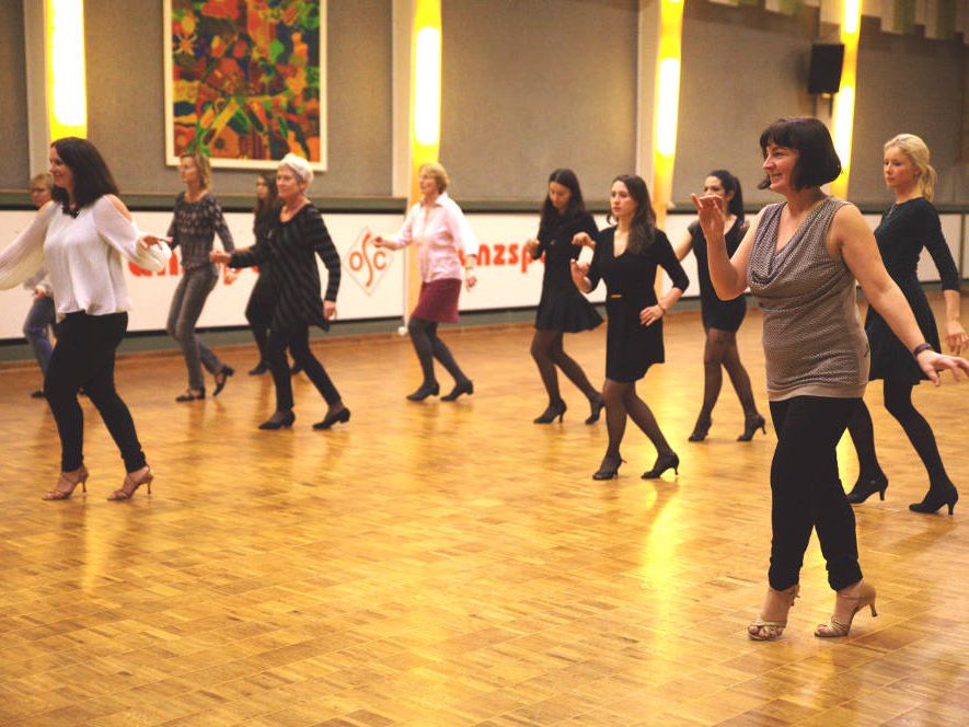 Lady-Style Workshop beim Salsa-Sommer-Team. Lady-Style Workshop beim Salsa-Sommer-Team.